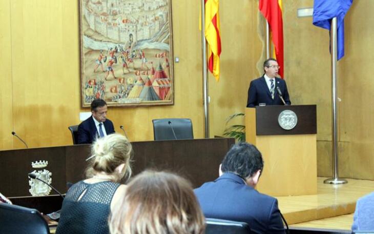 El alcalde apela a implicar a las nuevas generaciones en la escenificación de La Carta Pobla