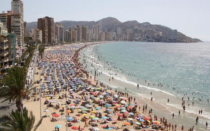 Benidorm intensifica los medios para luchar contra actividades no autorizadas en las playas