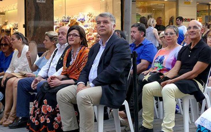 Benidorm celebra el día de Castilla-La Mancha con un acto multitudinario en la calle Gambo