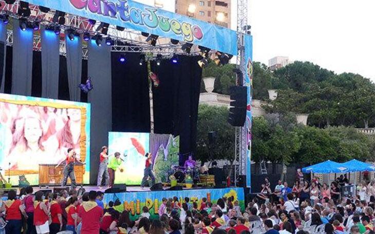 El espectáculo ‘Viva mi planeta’ hace disfrutar a padres y niños en el auditorio Julio Iglesias