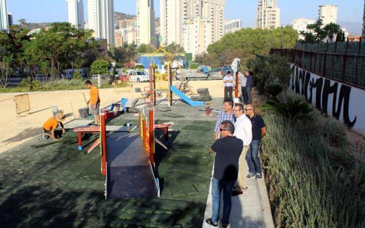 Escena Urbana amplía la zona infantil del parque de La Cala con juegos adaptados