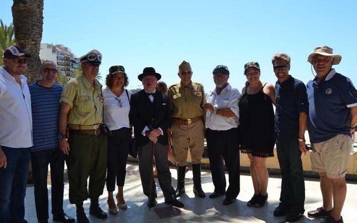Miles de personas visitan en Benidorm los expositores militares ubicados con motivo del evento ‘Revive la historia… de cine’