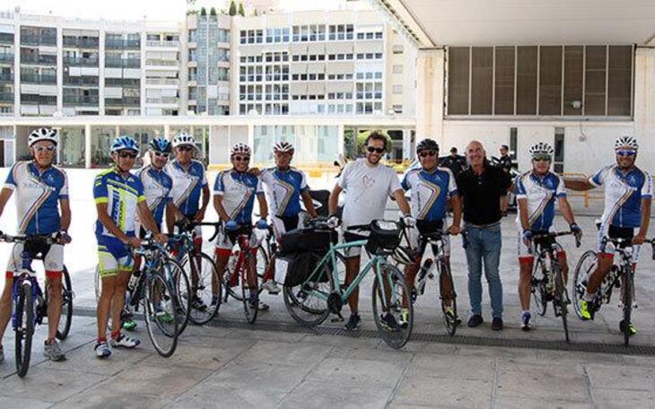 Pedalea hasta el Sur de Marruecos para construir una escuela de Primaria