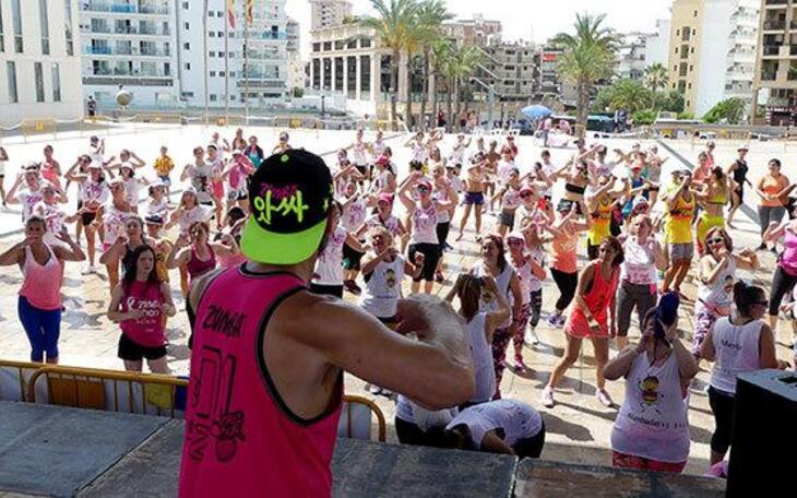 El ‘Zumbathon’ de Anémona reúne a mas de mil personas solidarias en Benidorm
