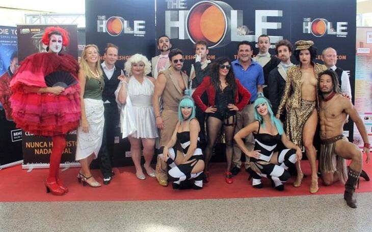 The Hole abre el apetito del público con un pequeño adelanto del espectáculo en el Gran Hotel Bali