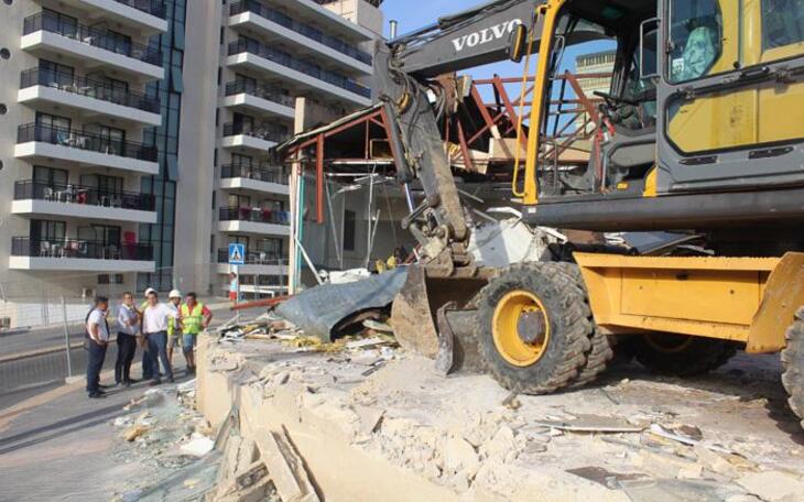 Benidorm hace coincidir las obras en el cementerio Virgen del Sufragio con la demolición del antiguo Burger