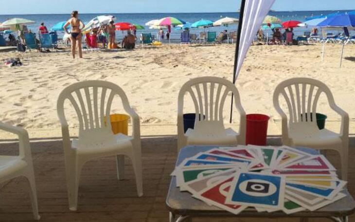 Los puntos accesibles de las playas de Benidorm programan talleres de reciclaje