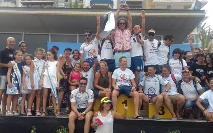 Haigor Aranguren y Eliana Sotelo, ganadores de la XVI Travesía popular a nado L’Illa–Port de Benidorm 