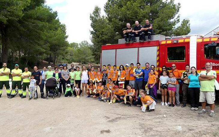 ‘Clean up the World’ recoge más de una tonelada de basura en la partida del Moralet de Benidorm