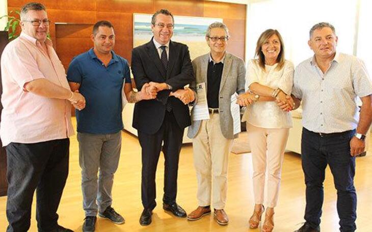 Ayuntamiento, Aspanion y el sector del taxi garantizan el desplazamiento gratuito a los niños con cáncer