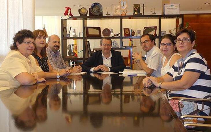 La junta directiva de Arbeco se reúne con el alcalde de Benidorm