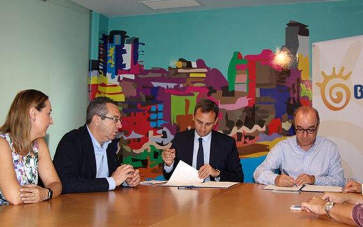 El convenio entre Hosbec y Diputación afianza el trabajo de Benidorm y de la Costa Blanca