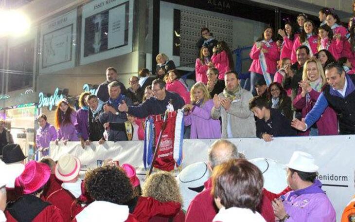 Más de 3.700 peñistas participan esta noche en la Entrada de Peñas