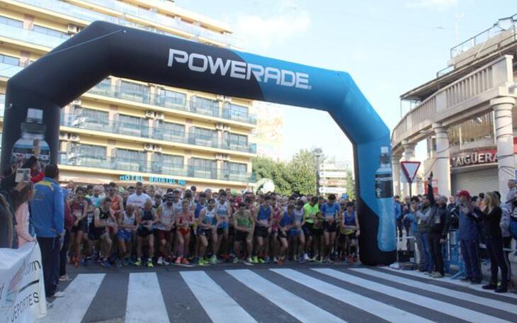 Cerca de 1.000 corredores en los 10K Love Benidorm