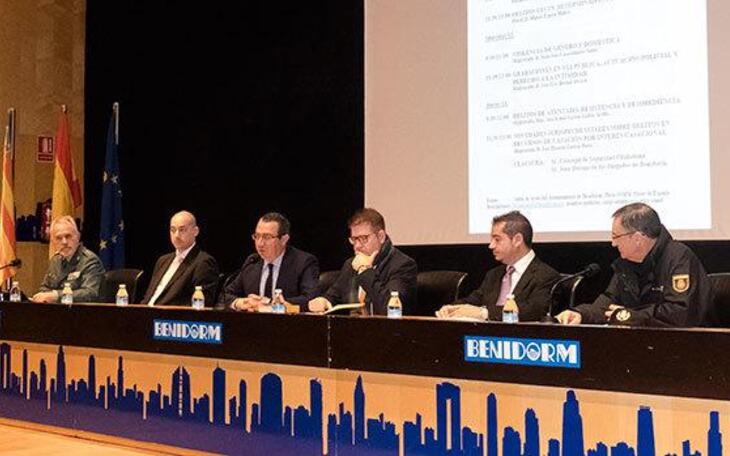 Agentes de Policía Local y Nacional participan en unas jornadas de formación con jueces y fiscales