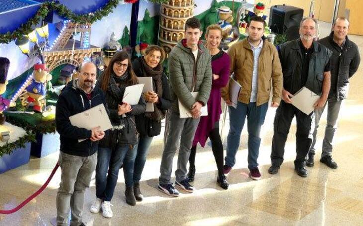 El jurado del Concurso de Escaparatismo Navideño visita a los comercios participantes 