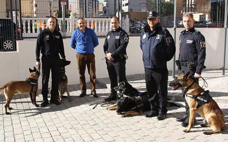 La unidad canina de la Policía Local colabora con la comunidad educativa en la prevención del consumo de drogas