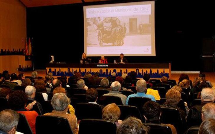 Benidorm inicia los trámites para mejorar el sonido del Salón de Actos e instalar un sistema para personas con discapacidad auditiva