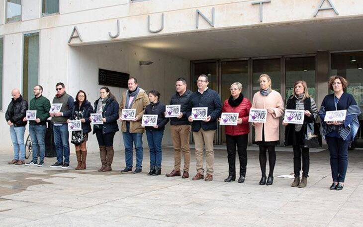 Benidorm muestra su repulsa a la violencia de género con un minuto de silencio