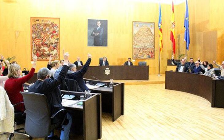 El pleno aprueba el proyecto con el que Benidorm concurrirá al programa Red.es