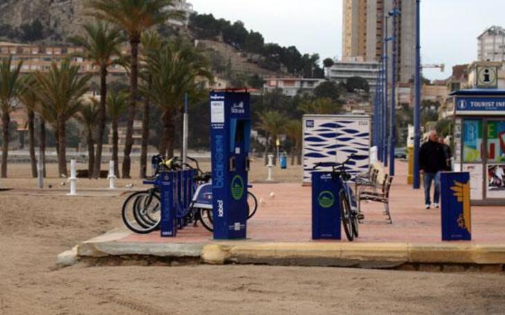 Benidorm dispondrá de más baños públicos para las playas y estudia reforzar los horarios de su limpieza