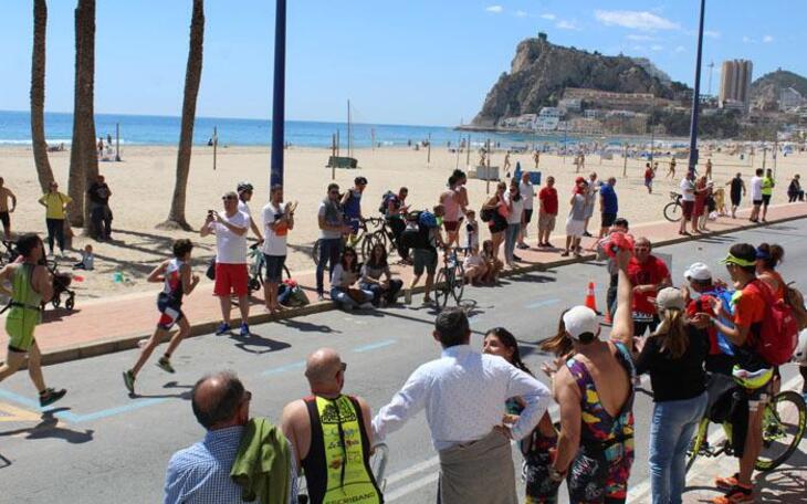 Más de 500 deportistas se enfrentan al circuito Triwhite Cup 2018 en Benidorm 
