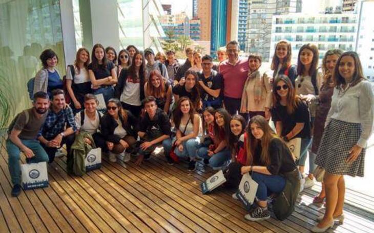 Alumnos de intercambio italianos, con el alcalde de Benidorm 
