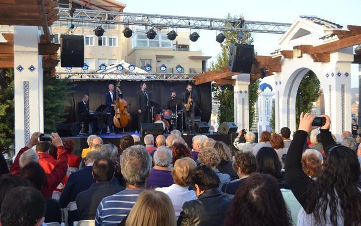 La Plaza del Castillo se llena para presenciar el segundo concierto del Benidorm Music Jazz 2018