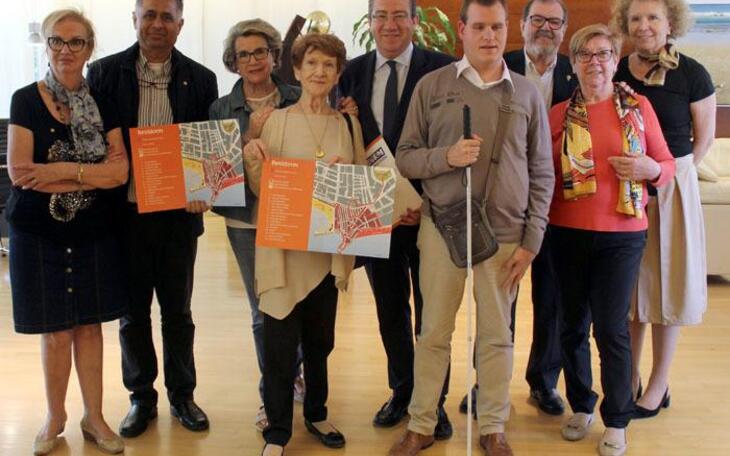 Benidorm presenta el primer plano turístico accesible para personas invidentes y con dificultades auditivas