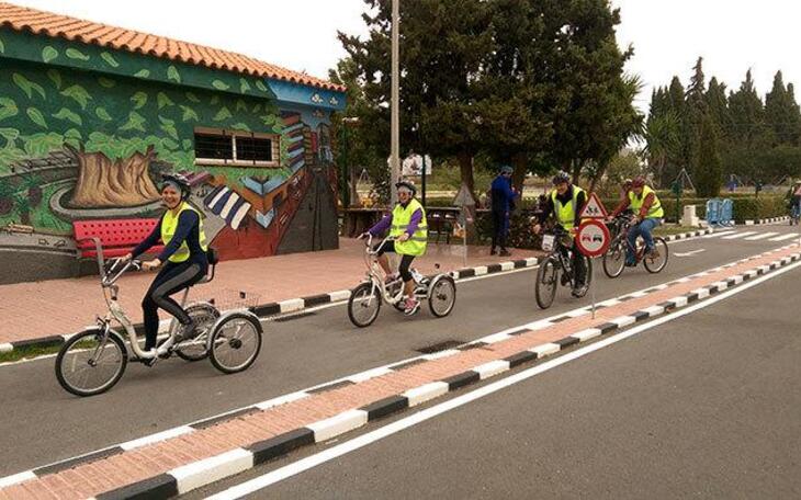 La Bici Escuela de Adultos echa a rodar en el Parque Infantil de Tráfico