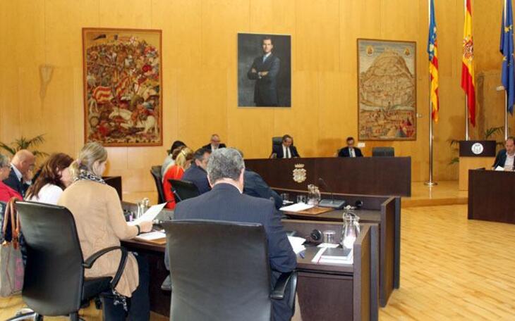 El pleno insta a Conselleria a retomar cuanto antes las obras del IES Pere Mª Orts i Bosch, paralizadas desde hace varias semanas