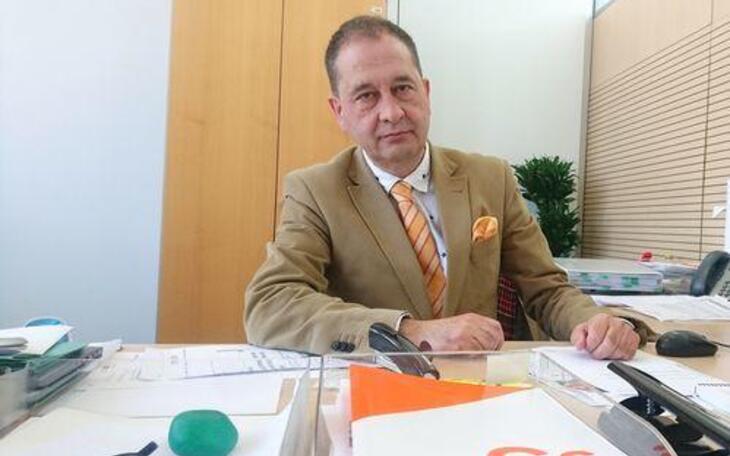 Eugenio García: “Nos alegra que al fin hayan empezado el montaje de las pistas de voley playa que exigimos desde 2017” 
