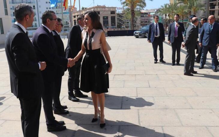 Benidorm suma su voz a las reivindicaciones de las personas sordociegas en su Día Internacional en un acto presidido por SM la Reina Doña Letizia