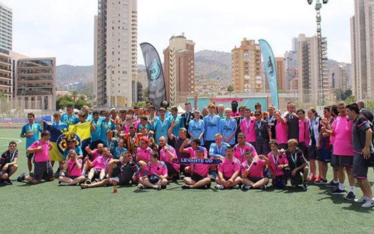 El Newcastle United vence al Valencia CF en la final del torneo Inclusive de la Costa Blanca Cup