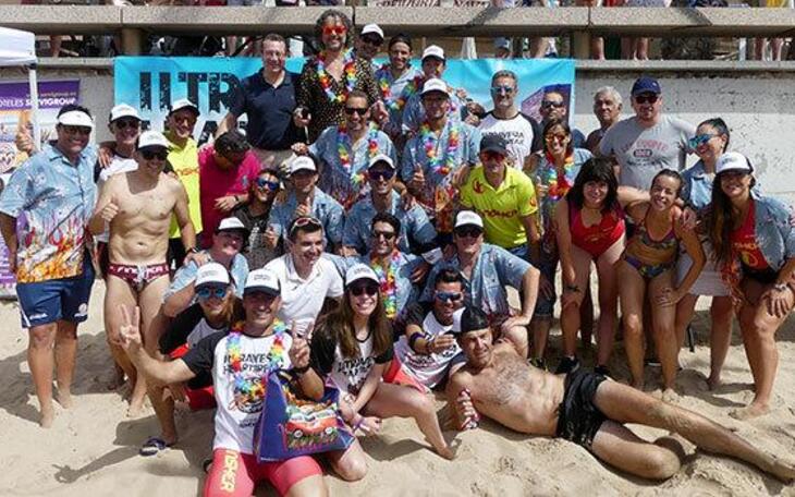 Más de 250 nadadores participan en la II Travesía Heartbreak a la playa de Levante de Benidorm 