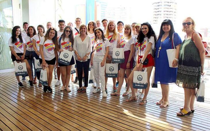 Los jóvenes del Lions Costa Blanca Camp visitan el Ayuntamiento de Benidorm