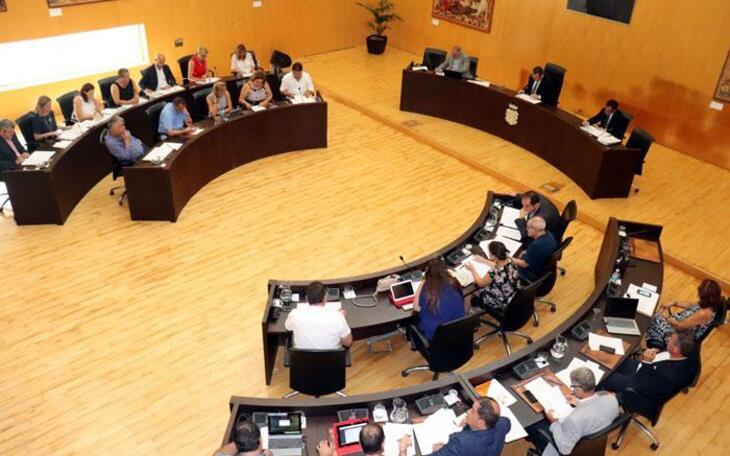 El pleno insta a elaborar una ley que permita a los municipios poder dictar normas propias para luchar contra las conductas incívicas