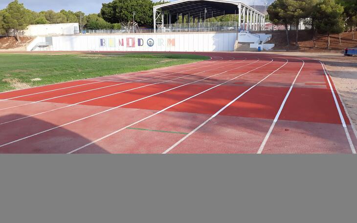 La pista de atletismo vuelve a estar a pleno rendimiento tras las reparaciones en el firme