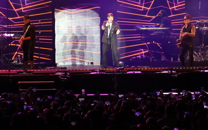 Ricky Martin reúne a unas 10.000 personas en el estadio Guillermo Amor