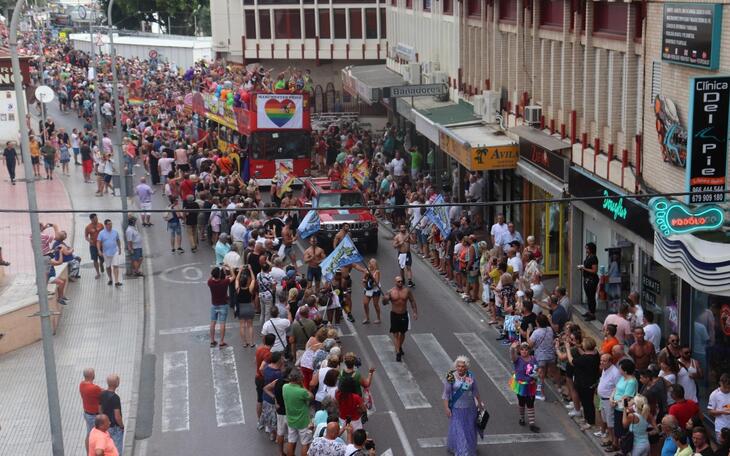 Multitudinario ‘Desfile del Orgullo’ por las calles de Benidorm