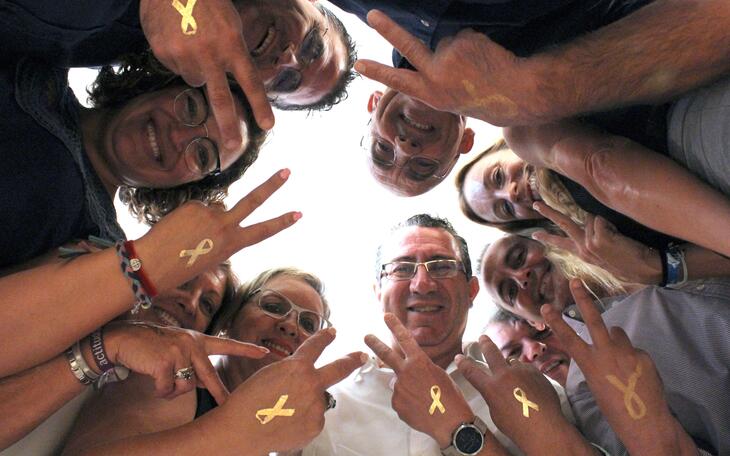El Ayuntamiento de Benidorm apoya #PaintGold, iniciativa de Aspanion en apoyo a los niños con cáncer