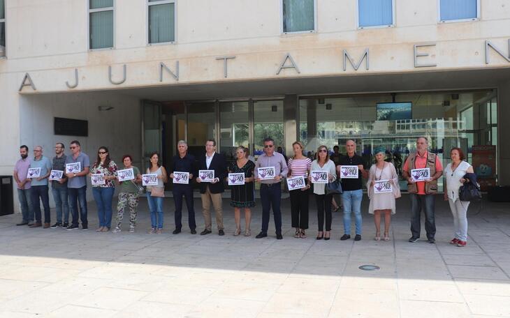 Minuto de silencio en Benidorm por tres nuevas víctimas de la violencia machista