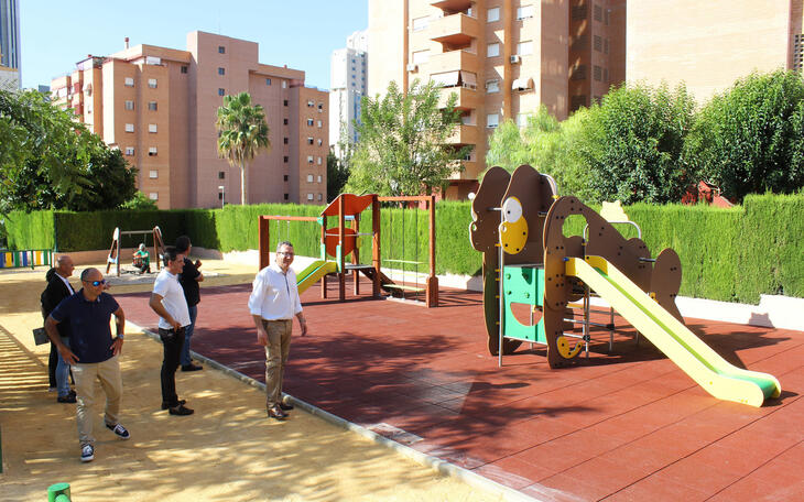 El Ayuntamiento invierte 60.000 euros en la reforma de las zonas infantil y deportiva de La Cala