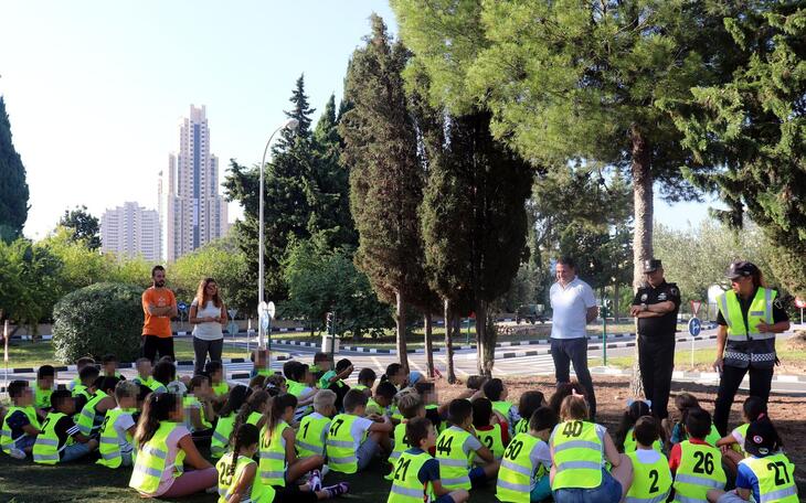 Benidorm muestra a alumnos de los colegios del Salt de l’Aigua las rutas escolares seguras para llegar a sus centros