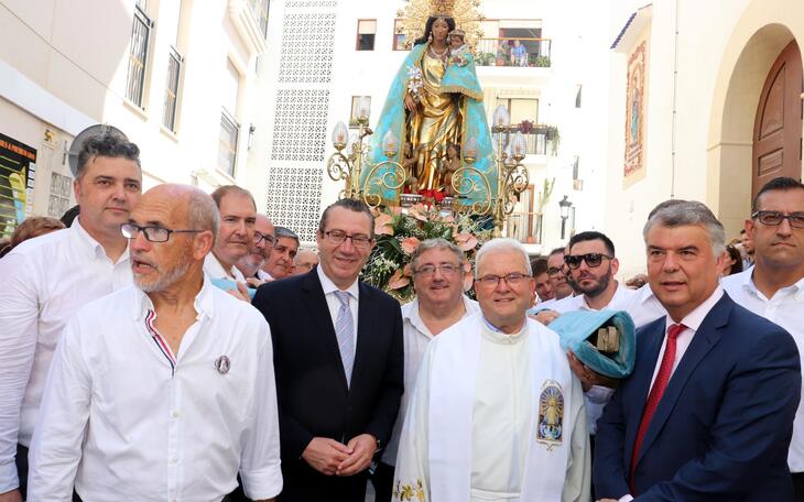 Una placa recuerda la visita de la Virgen de los Desamparados a Benidorm