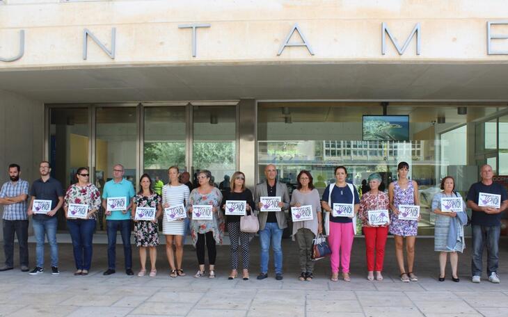 Minuto de silencio en Benidorm para condenar los cinco últimos casos de violencia machista