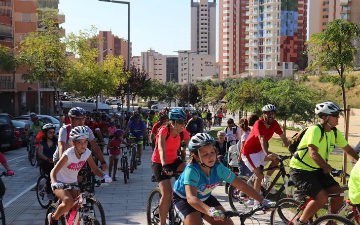 Más de 300 participantes en el XXXV edición del Día de la Bicicleta para fomentar el uso del carril bici