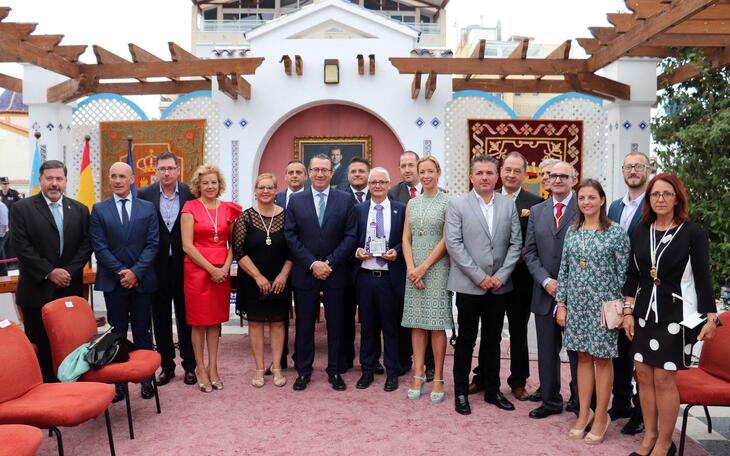 Toni Pérez evoca en el 9 d’Octubre la vocación cosmopolita de Benidorm como un bálsamo contra la exclusión  