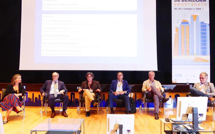 La mesa redonda “Del Big al Smart Data” alerta del “darwinismo digital” porque van a desaparecer los que no se adapten