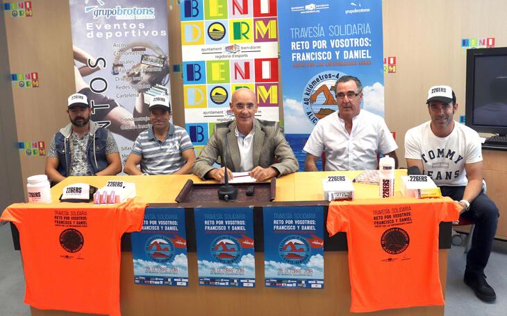 Travesía a nado solidaria entre Alicante y Benidorm ‘Reto por vosotros: Francisco y Daniel’